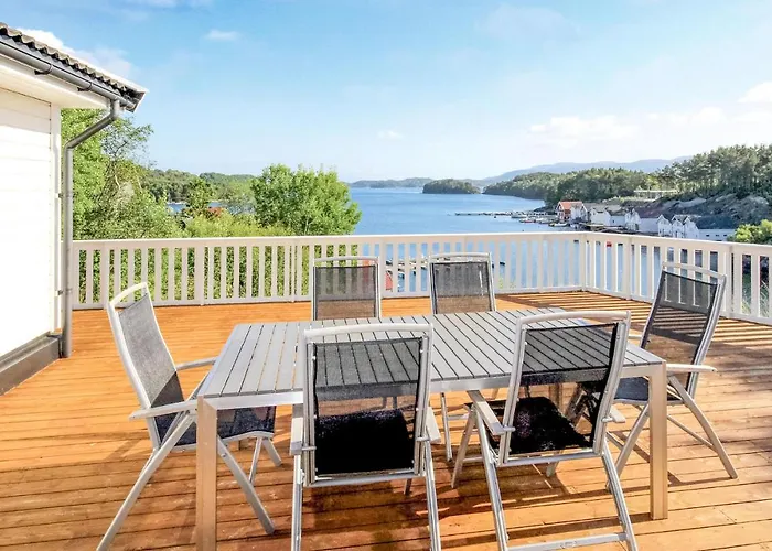 4 Bedroom Cozy Home In Auklandshamn Vestvik photo