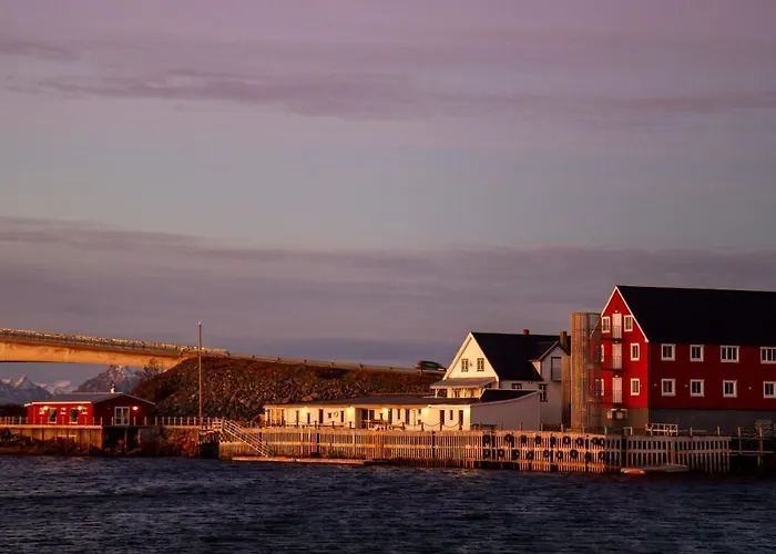 Fast Hotel Henningsvaer photo