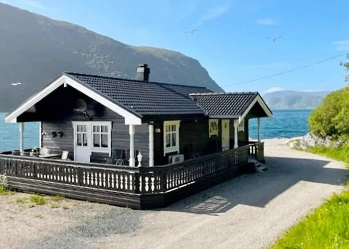 Photo de 7 Person Holiday Home In Selje-By Traum