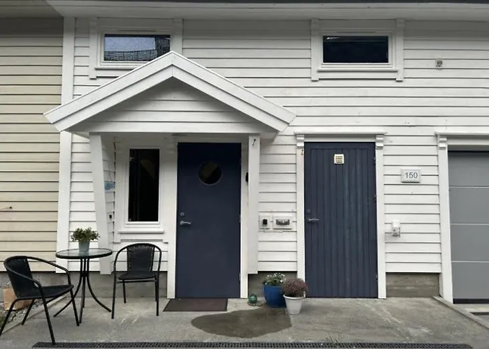 Flott Rorbu Pa Idylliske Langevag/Bomloヴィラの写真