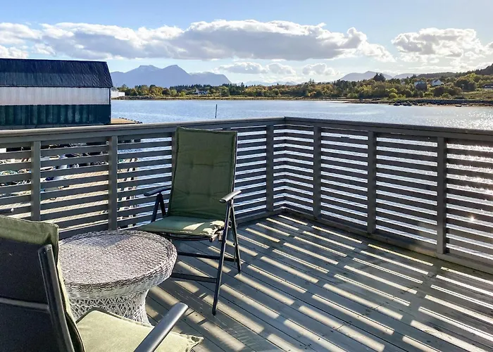 Фото Beautiful Home In Fjortoft With Wifi