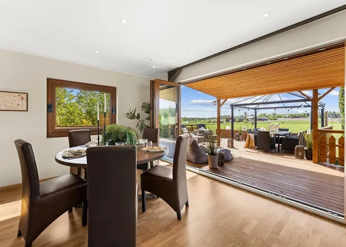 Photo de House With Nice Outdoor Areas As