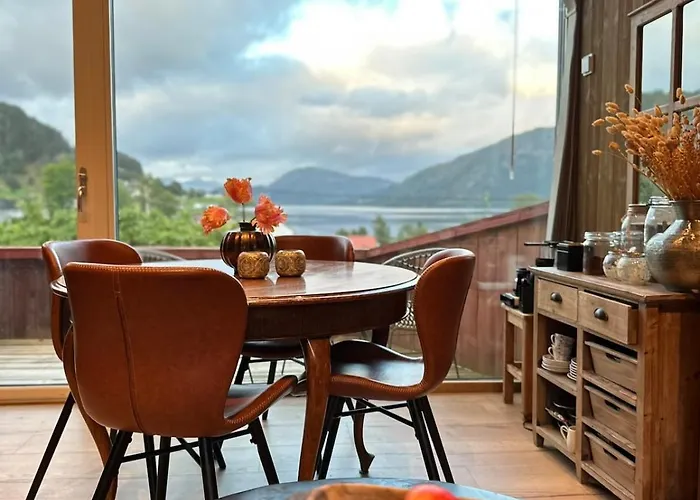 صورة فيلا Architectural Gem With Fjord View Holmedal