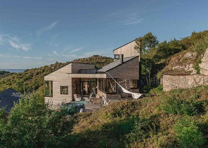 Architect Drawn Cabin Between Sea And Mountain Hosen fotorgafie