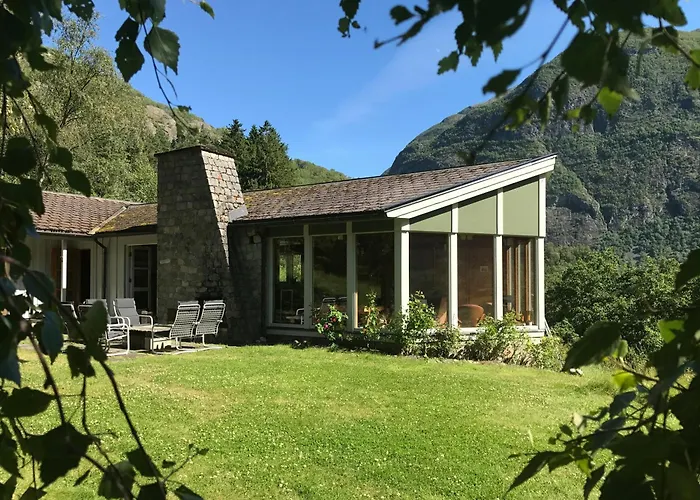 Historic Cabin By Laerdal River Tønjum képek