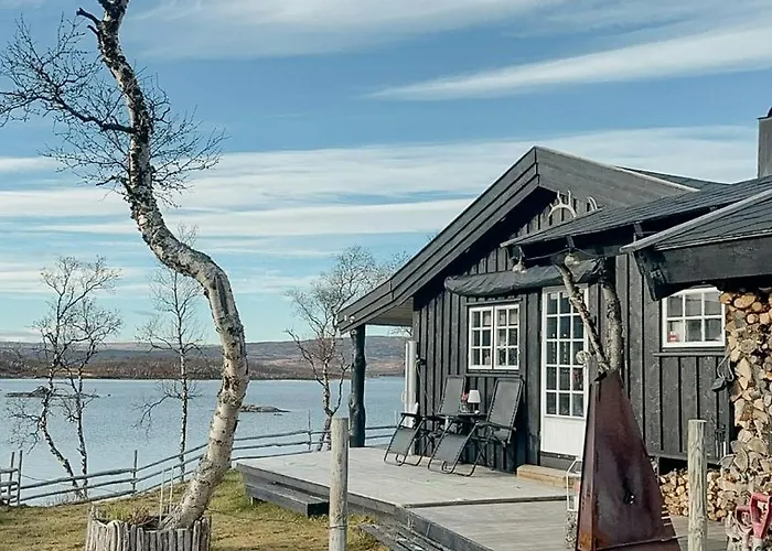 foto di Idyllic Cabin By The Water In Hessdalen