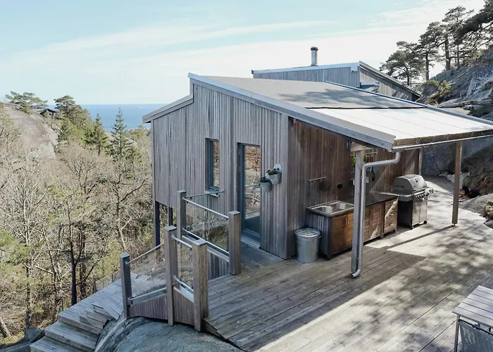 Modern Cabin On Rock At Kjerringvik foto