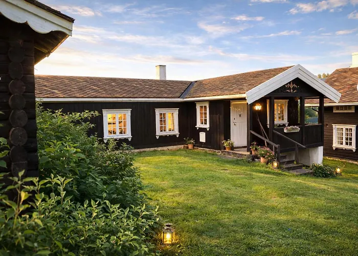 Smie Pa Sjarmerende Og Historisk Gard Baukal foto