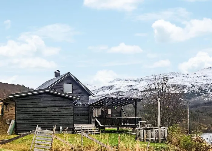 Amazing Home In Tovik With House A Mountain View foto