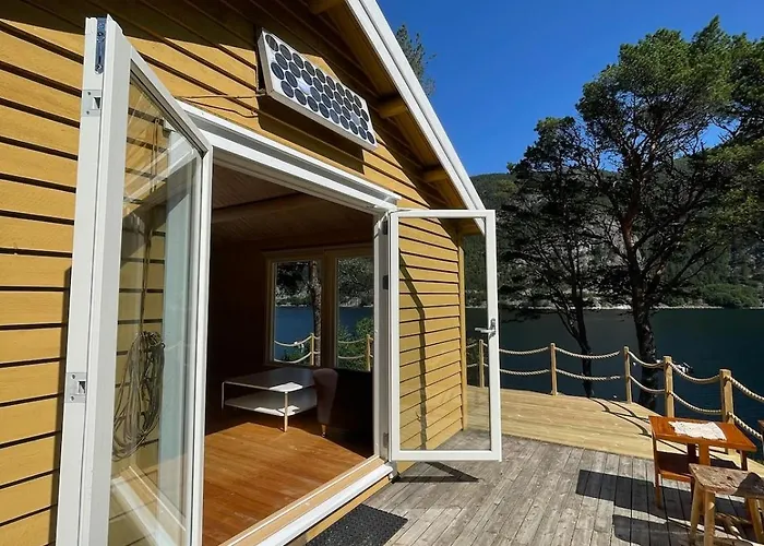 foto di Cabin With Boat Close To The Sea, Hitra Municipality