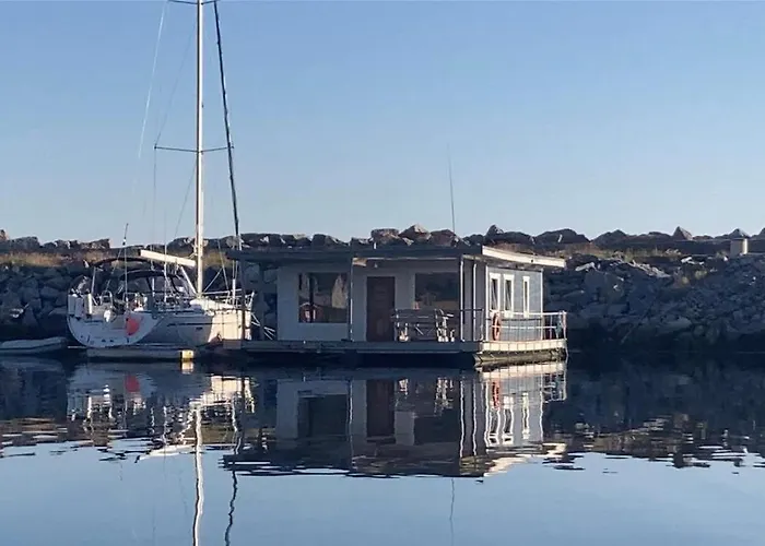 Saetervika Floating Home Hosen Foto