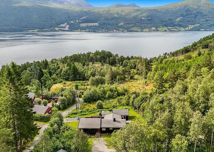 4 Bedroom Cozy Home In Meisingset photo