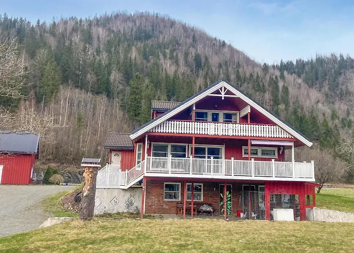 4 Bedroom Nice Home In Flornes foto