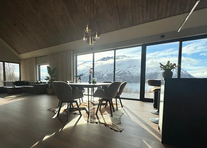 Lynora - Luxury Northern Lights Lodge With Jacuzzi & Lyngen Alps View Indre Ravelseidet Foto