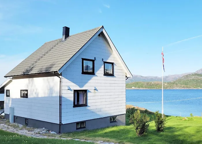 6 Person Holiday Home In Sandhornoy Rossnesの写真