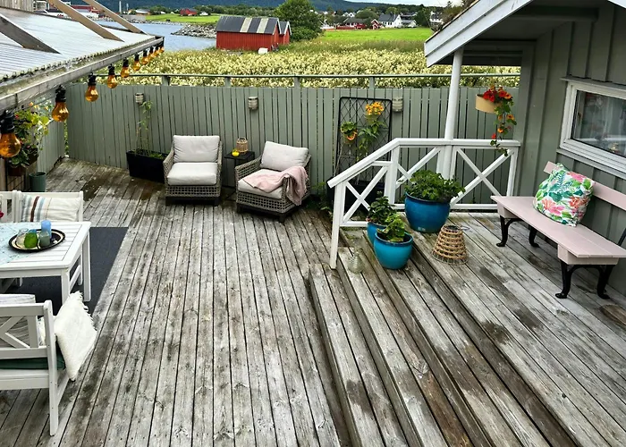 Restored 1950S Cabin Five Metres From The Shore Kvithylla foto