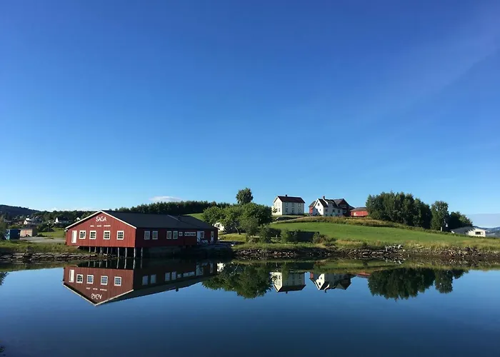 Saga, Et Unikt, Sjarmerende Badehotell Med Fa Rom, Sauna Og Badebrygge - Inderoy photo