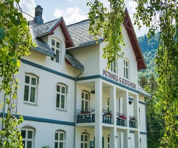 Petrines Gjestgiveri Norddal photo